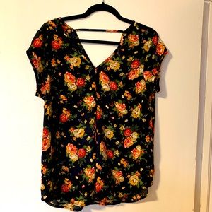 Flowery top, V-Neck.
